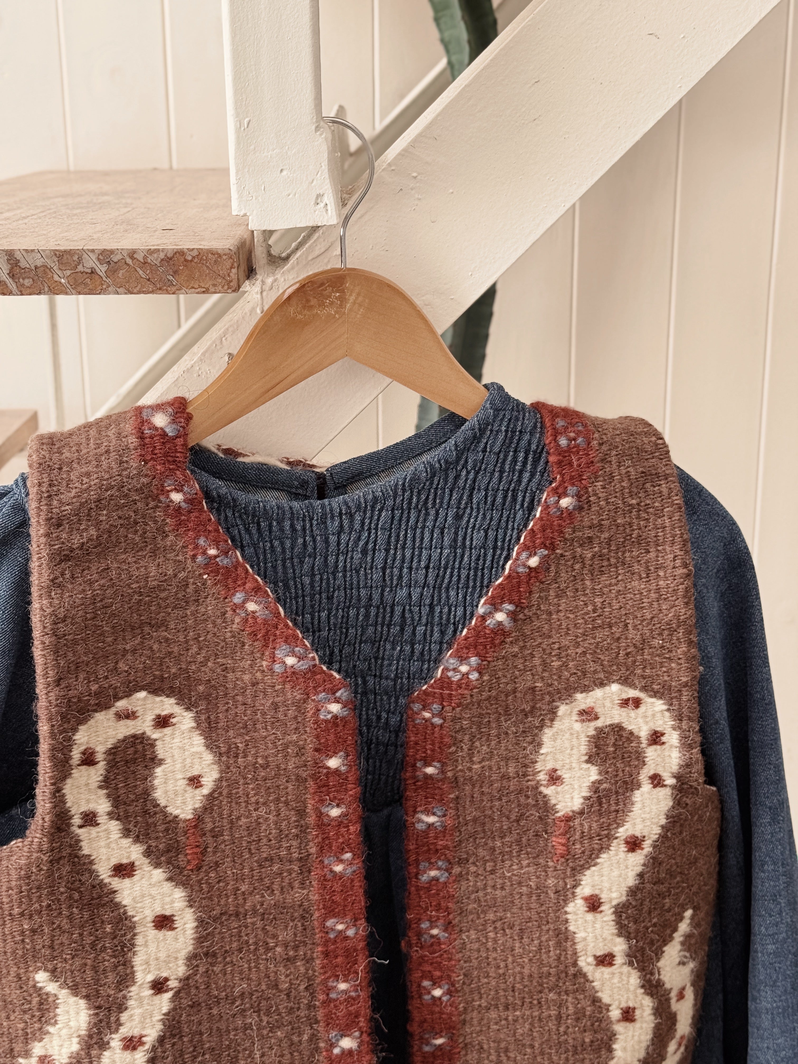 Anguille folk vest